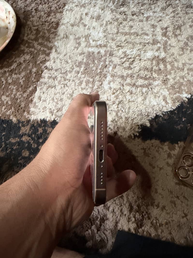 Apple iPhone 16 Pro Max 6
