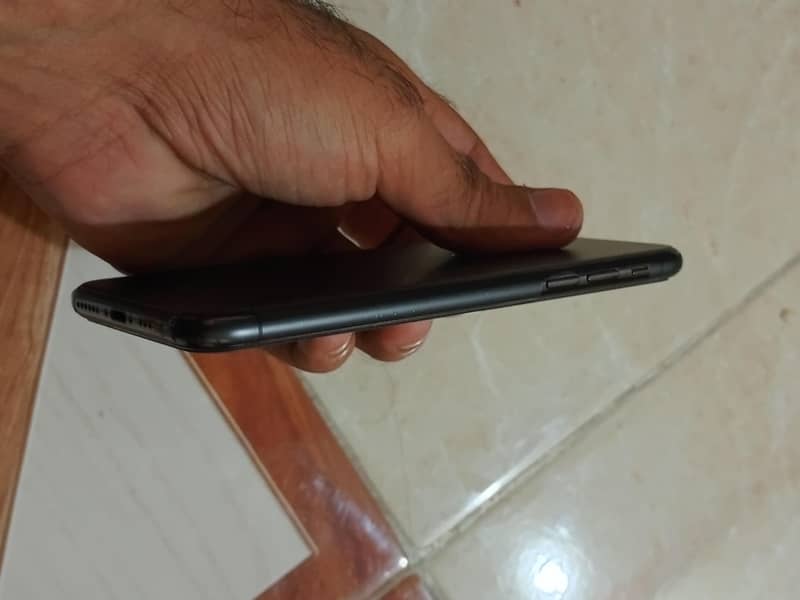 Apple iPhone XS 3