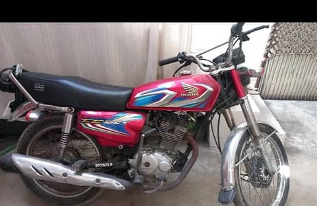 Honda 125 red colour all. ok
