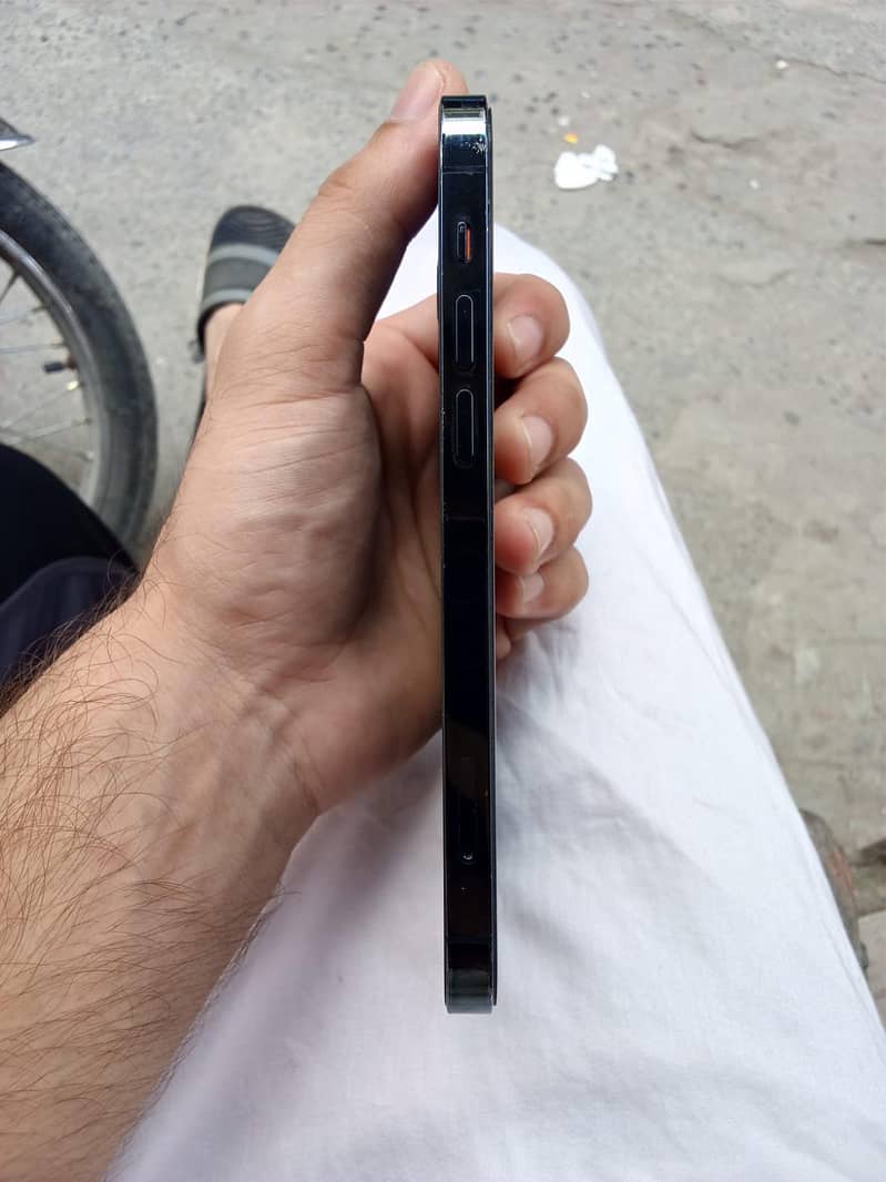 Apple iPhone 12 Pro 3