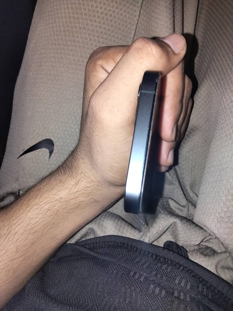 Apple iPhone 12 Pro 2