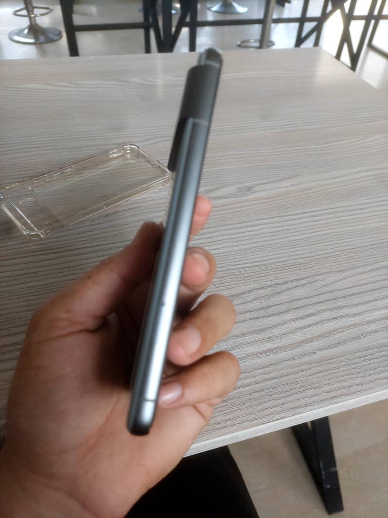 Google Pixel 8 4
