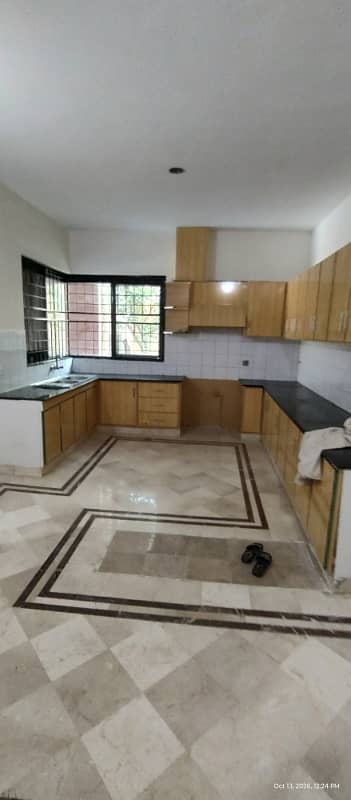 1 Kanal 7 Beds House For Silent Office and Family