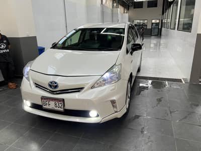 Toyota Prius Alpha 2012