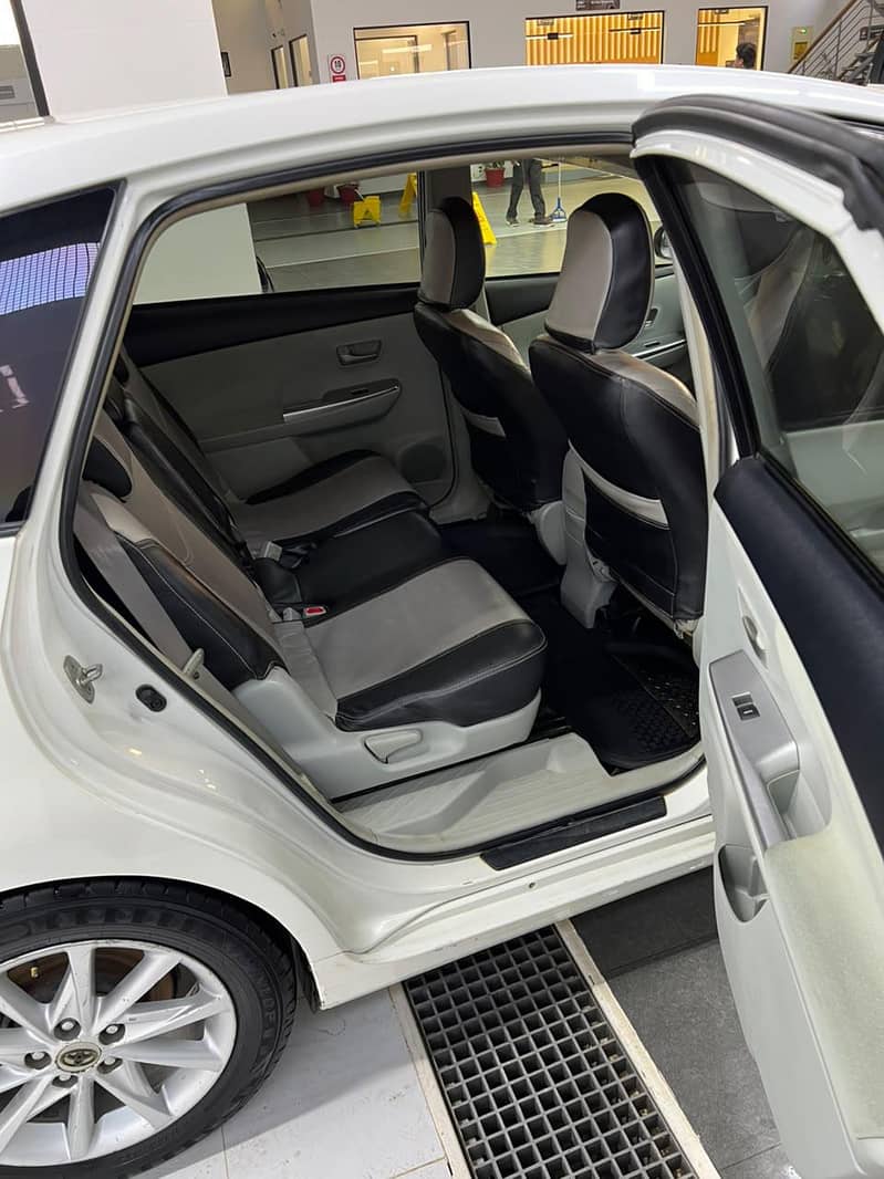 Toyota Prius Alpha 2012 - Cars - 1120405675