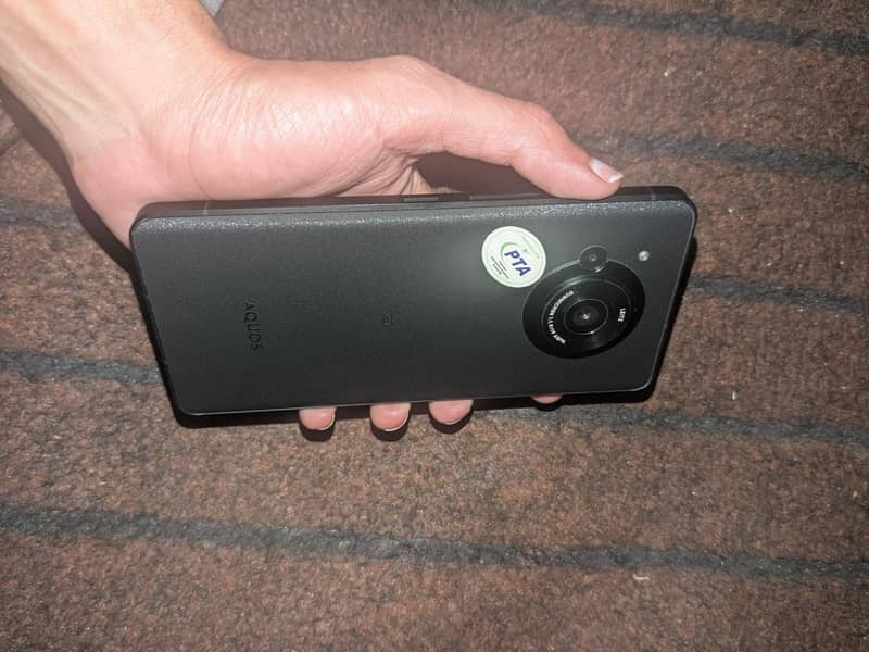 Sharp Aquos r7 5