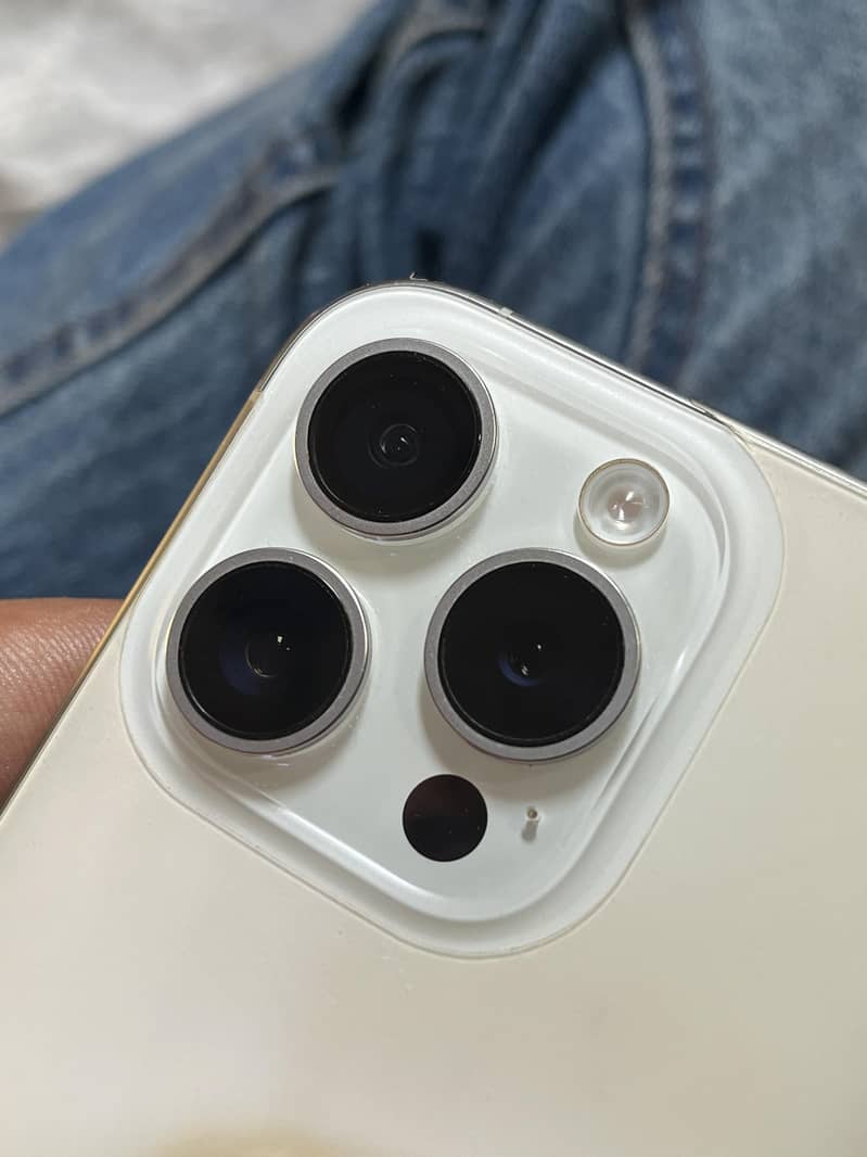 Apple Iphone 15 Pro 1