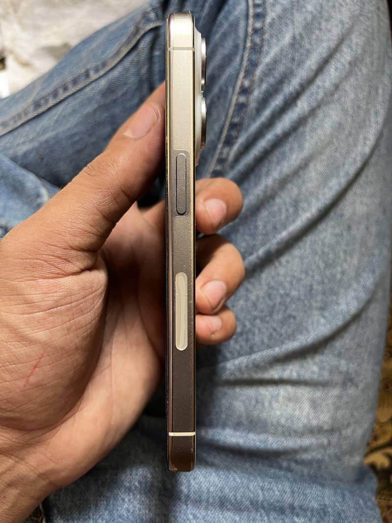 Apple Iphone 15 Pro 3