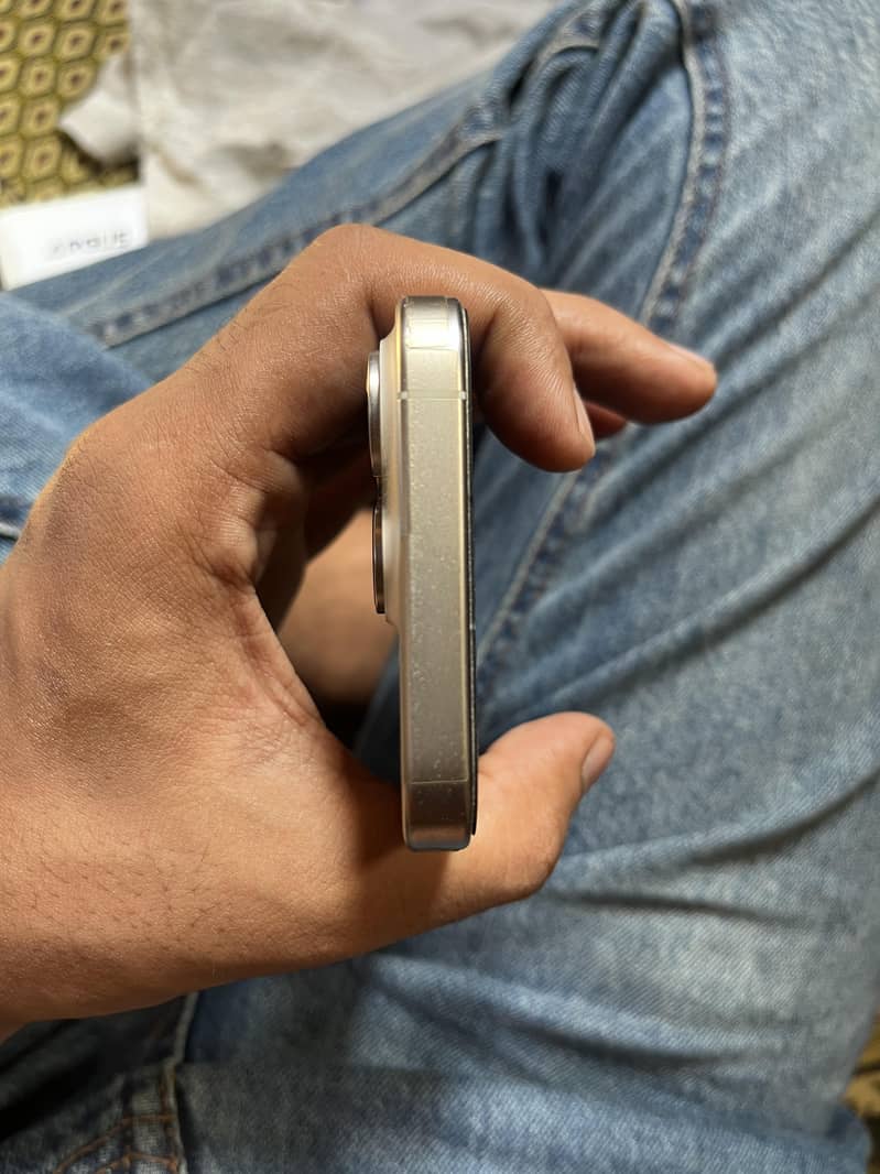 Apple Iphone 15 Pro 6