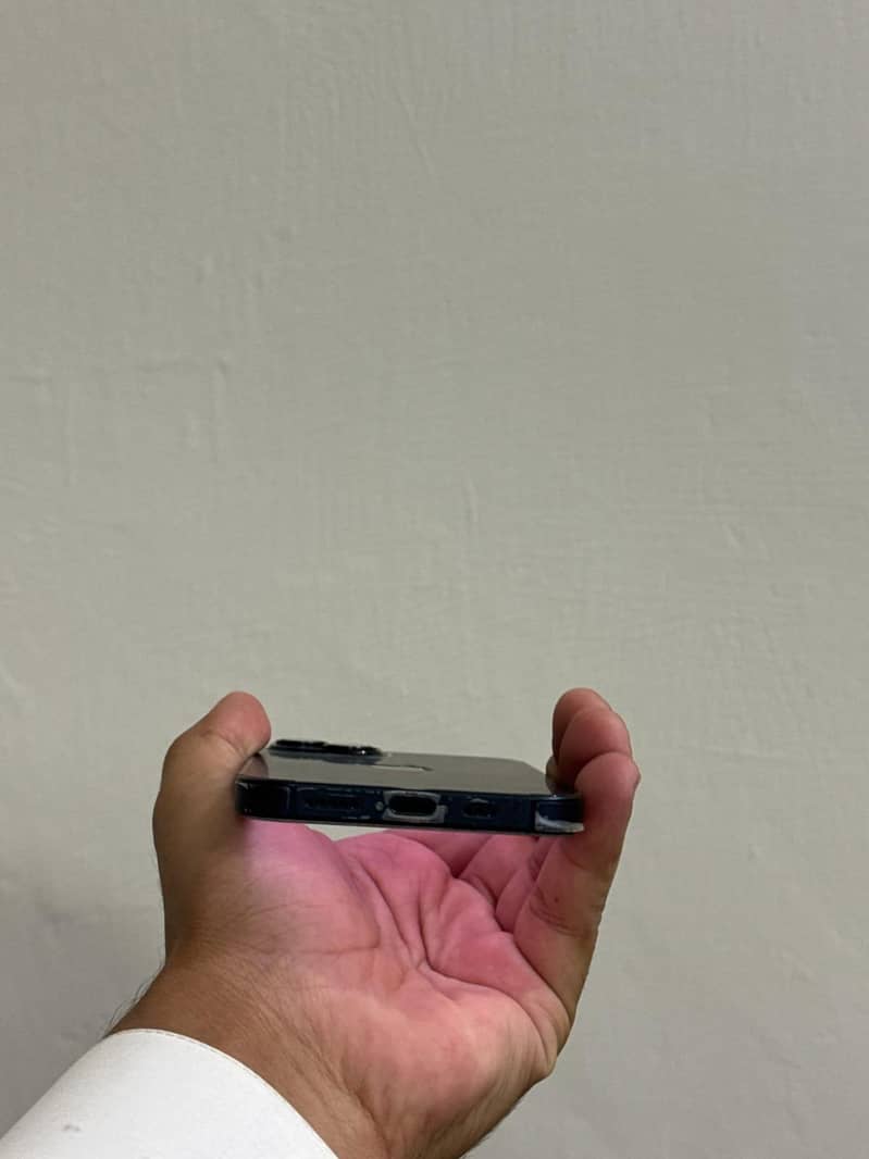 Apple iPhone 13 2