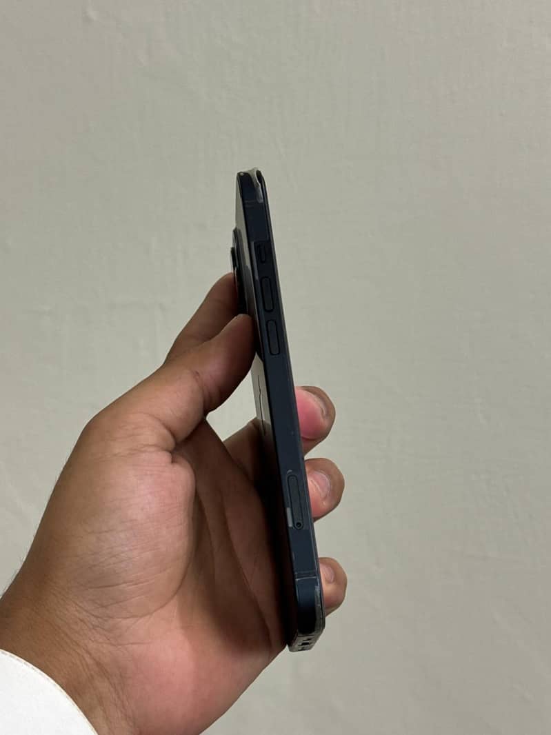Apple iPhone 13 3