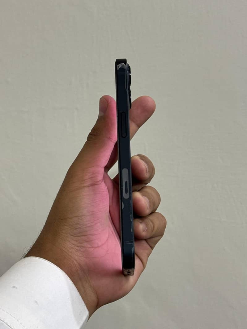 Apple iPhone 13 4