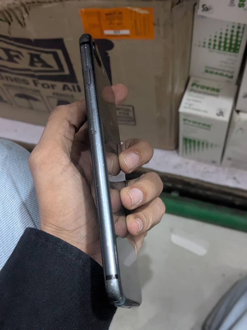 Apple iPhone 8 Plus 5