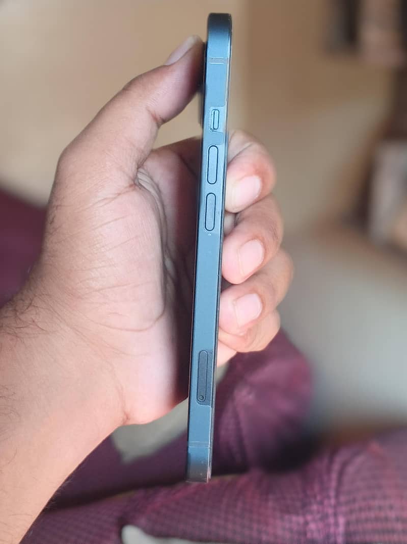 Apple iPhone 13 1