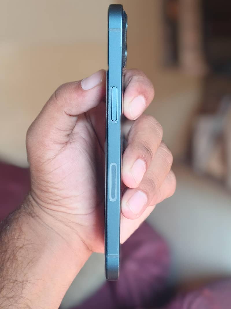 Apple iPhone 13 2