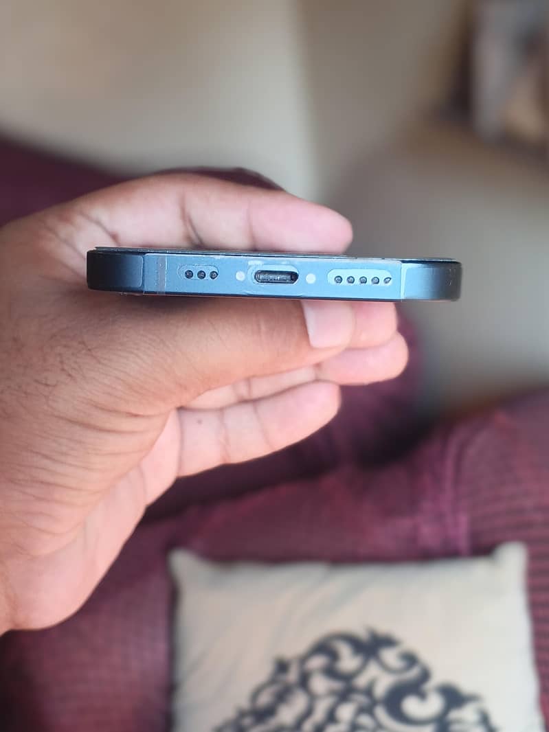 Apple iPhone 13 4