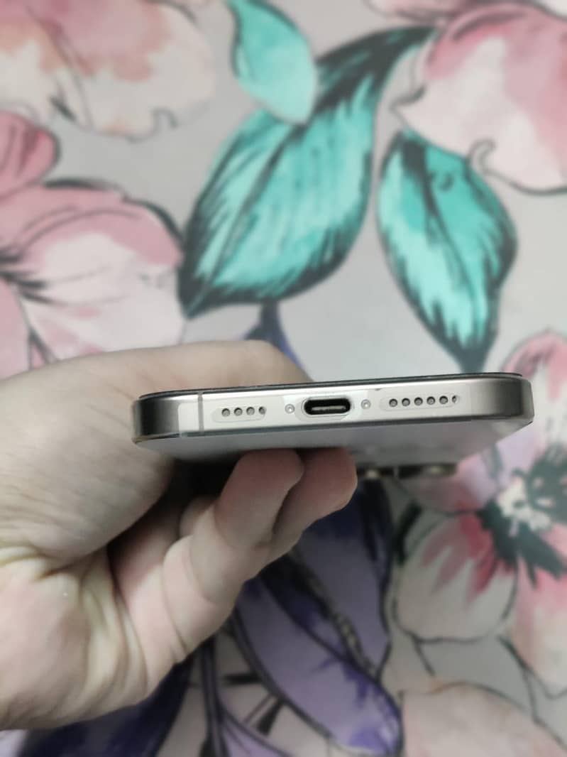 Apple iPhone 16 Pro Max 3