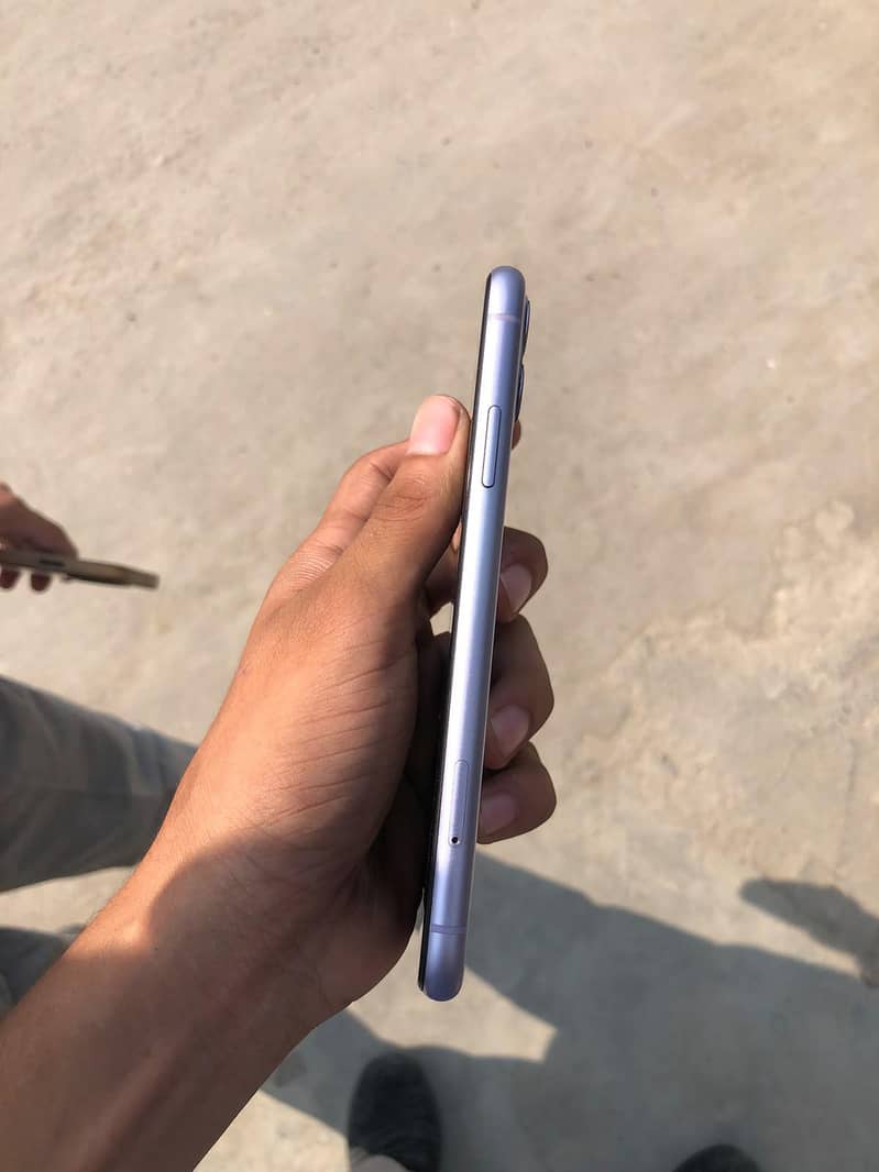 Apple iPhone 11 3