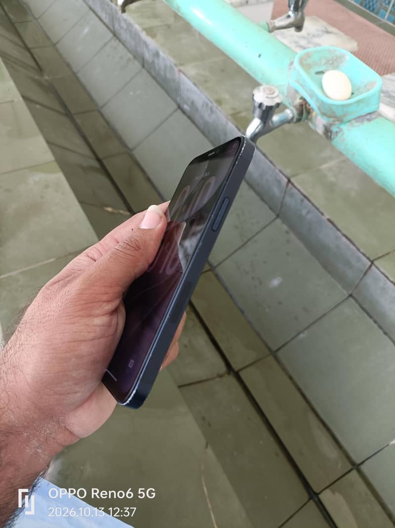 Apple iPhone 12 3
