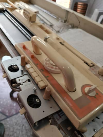 Knitting Machine