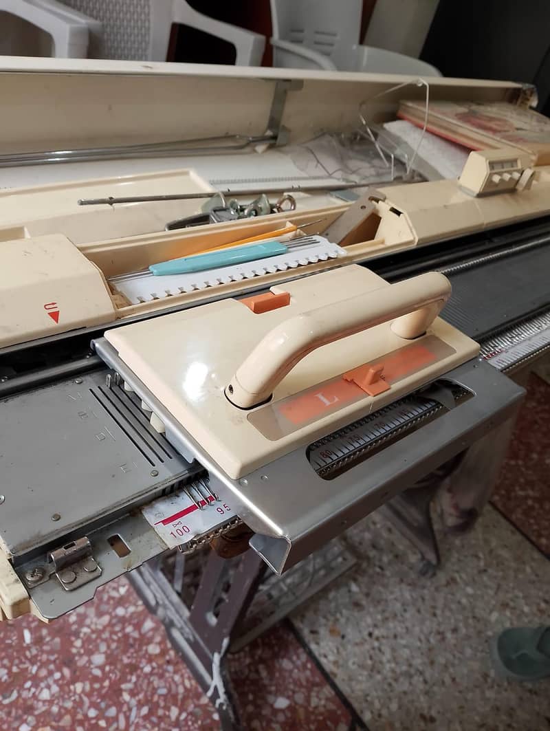Knitting Machine 8