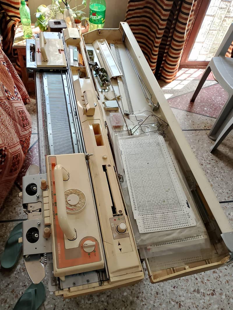 Knitting Machine 13