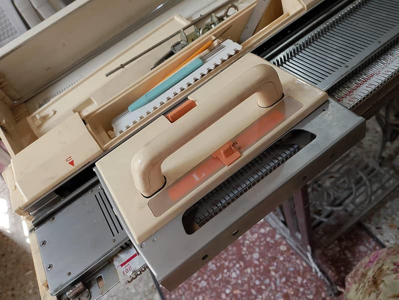 Knitting Machine 16