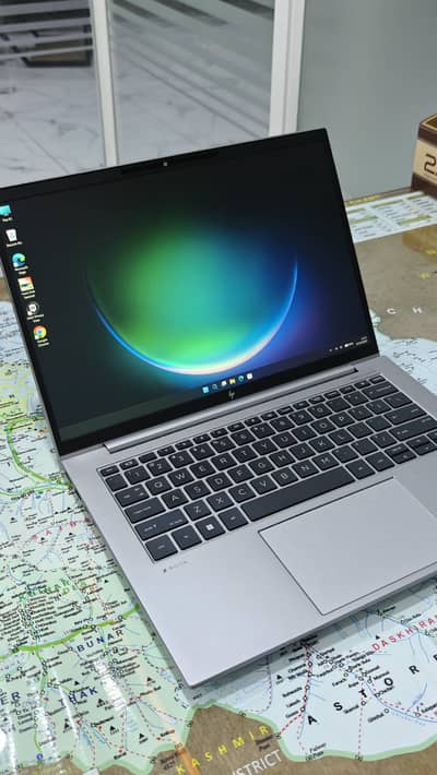 HP ZBOOK FIREFLY 14 G10 – RYZEN 7 PRO 7840HS Mint Condition