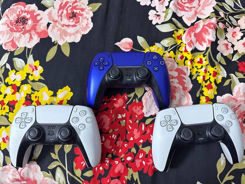 Ps5 controllers Available 2