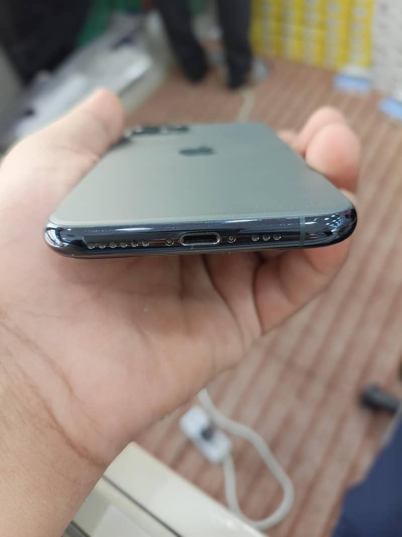 Apple iPhone 11 Pro 2