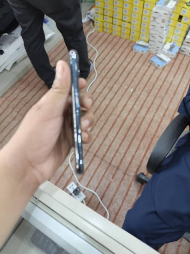 Apple iPhone 11 Pro 4