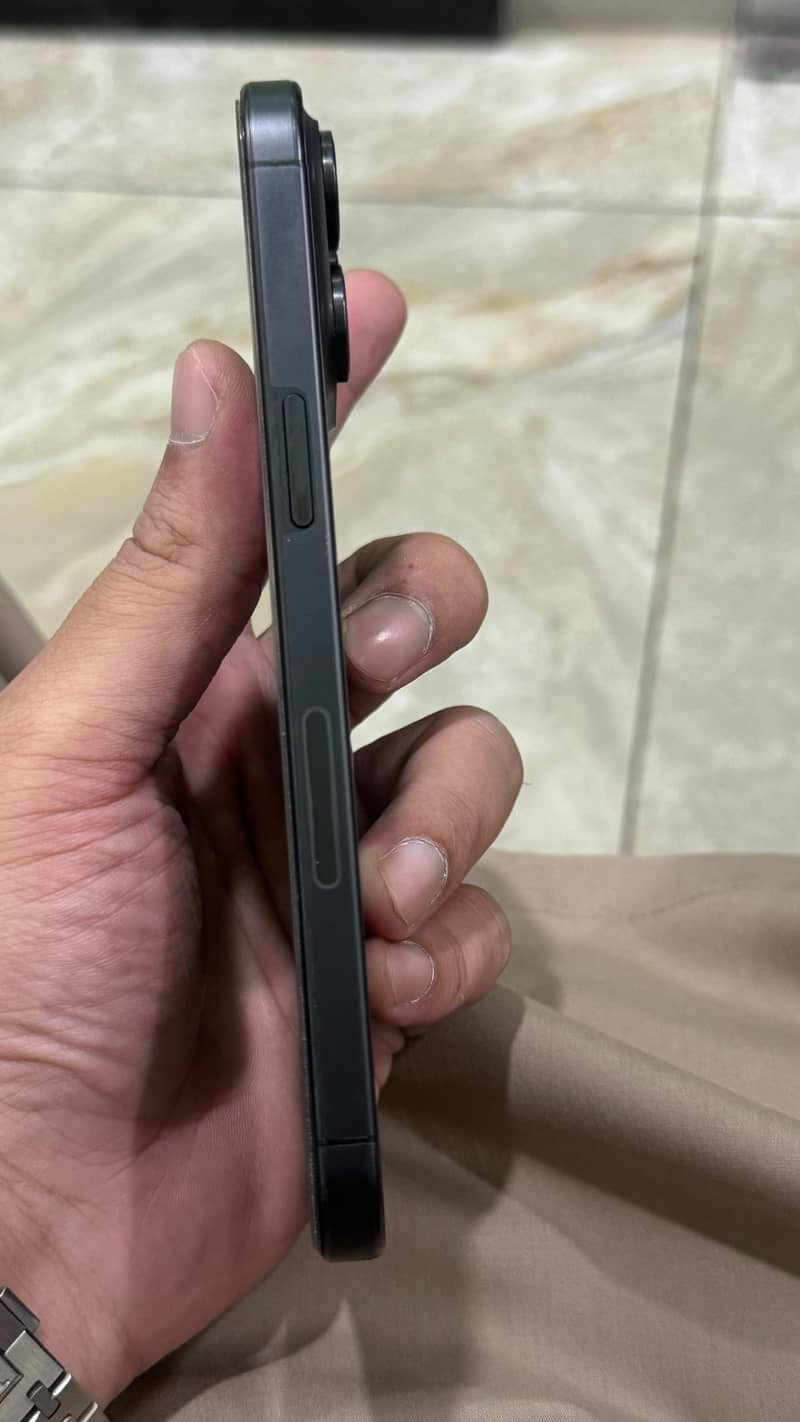 Apple iPhone 15 Pro Max 3