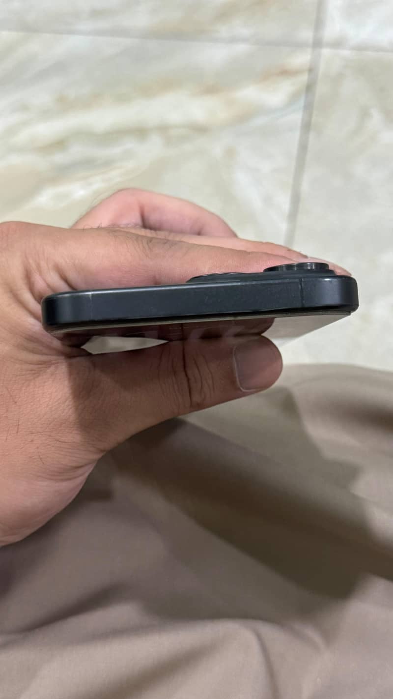 Apple iPhone 15 Pro Max 4