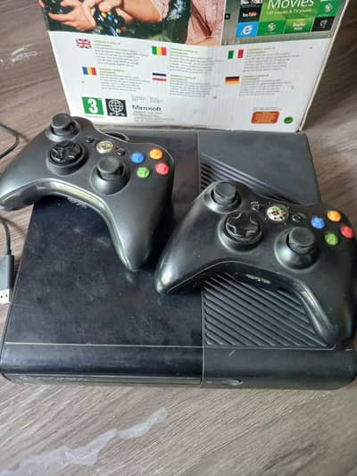 xbox 360 E 99 games, 2 controllers