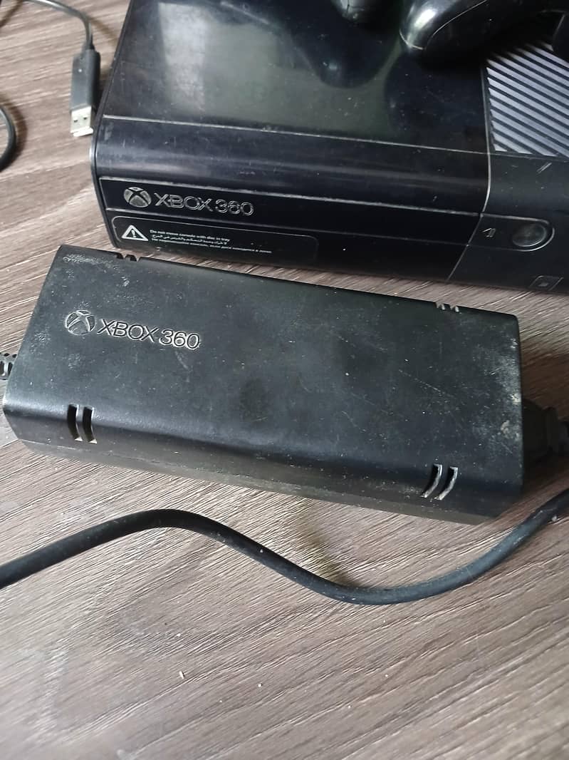 xbox 360 E 99 games, 2 controllers 4