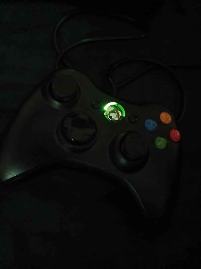 xbox 360 E 99 games, 2 controllers 11
