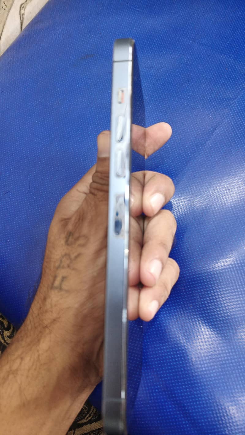 Apple iPhone 13 Pro Max 4