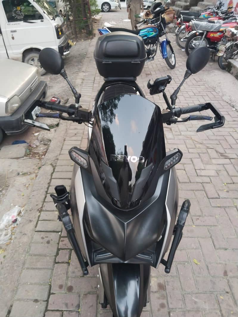 Revoo E52 0