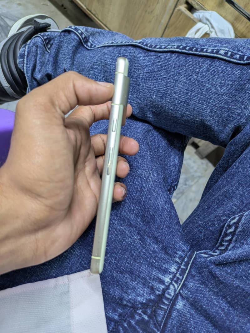 Google Pixel 7 4