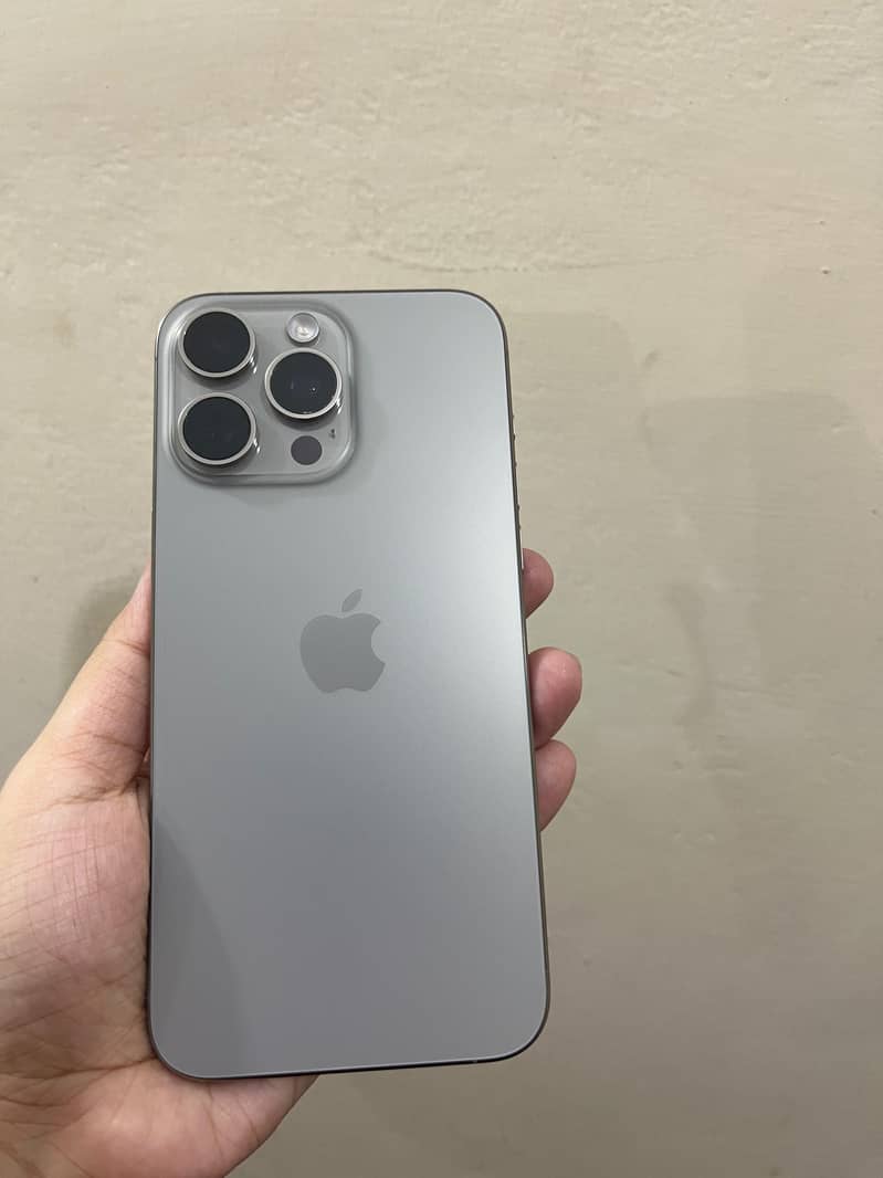 Apple iPhone 15 Pro Max 0