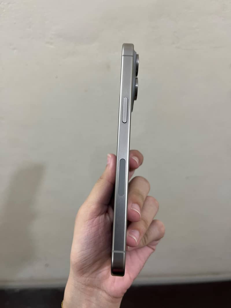 Apple iPhone 15 Pro Max 1