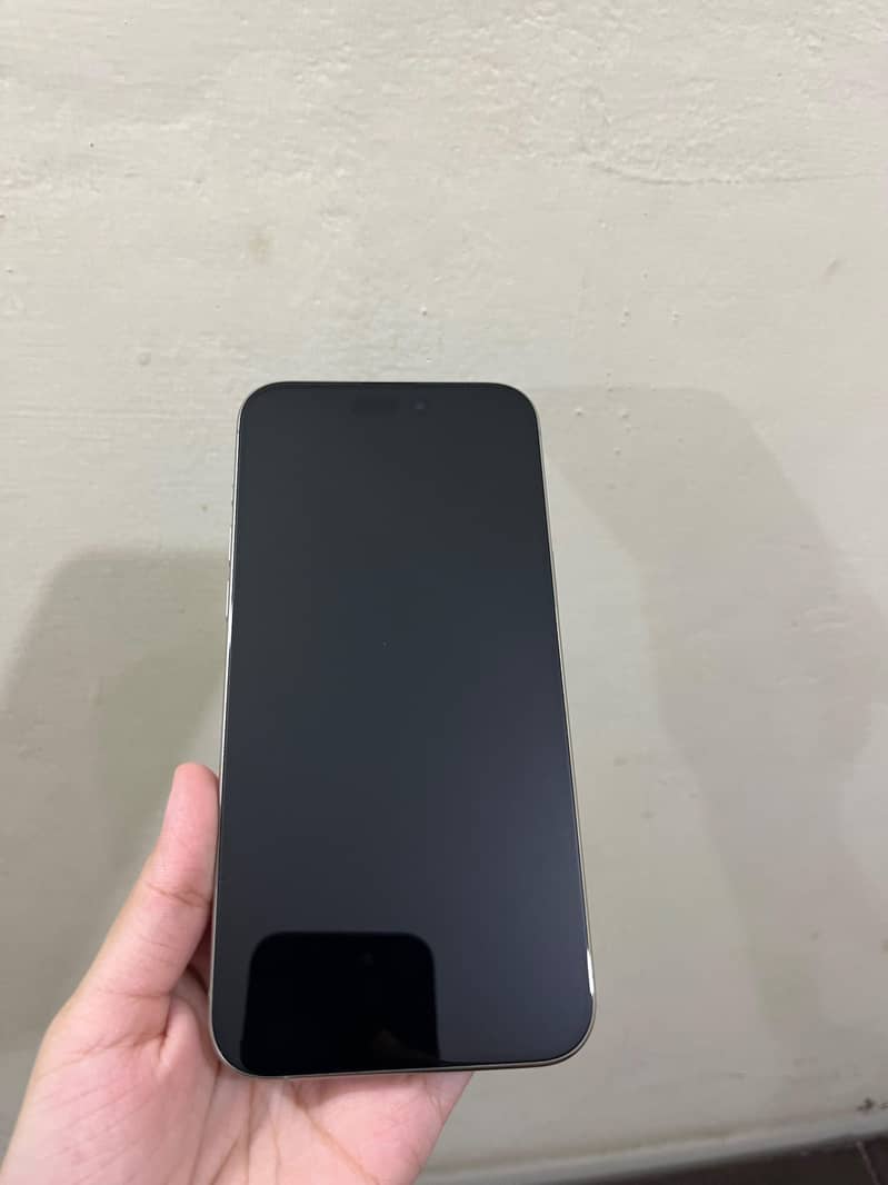Apple iPhone 15 Pro Max 2