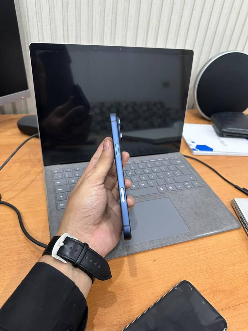 Apple iPhone 17 Pro Max 2