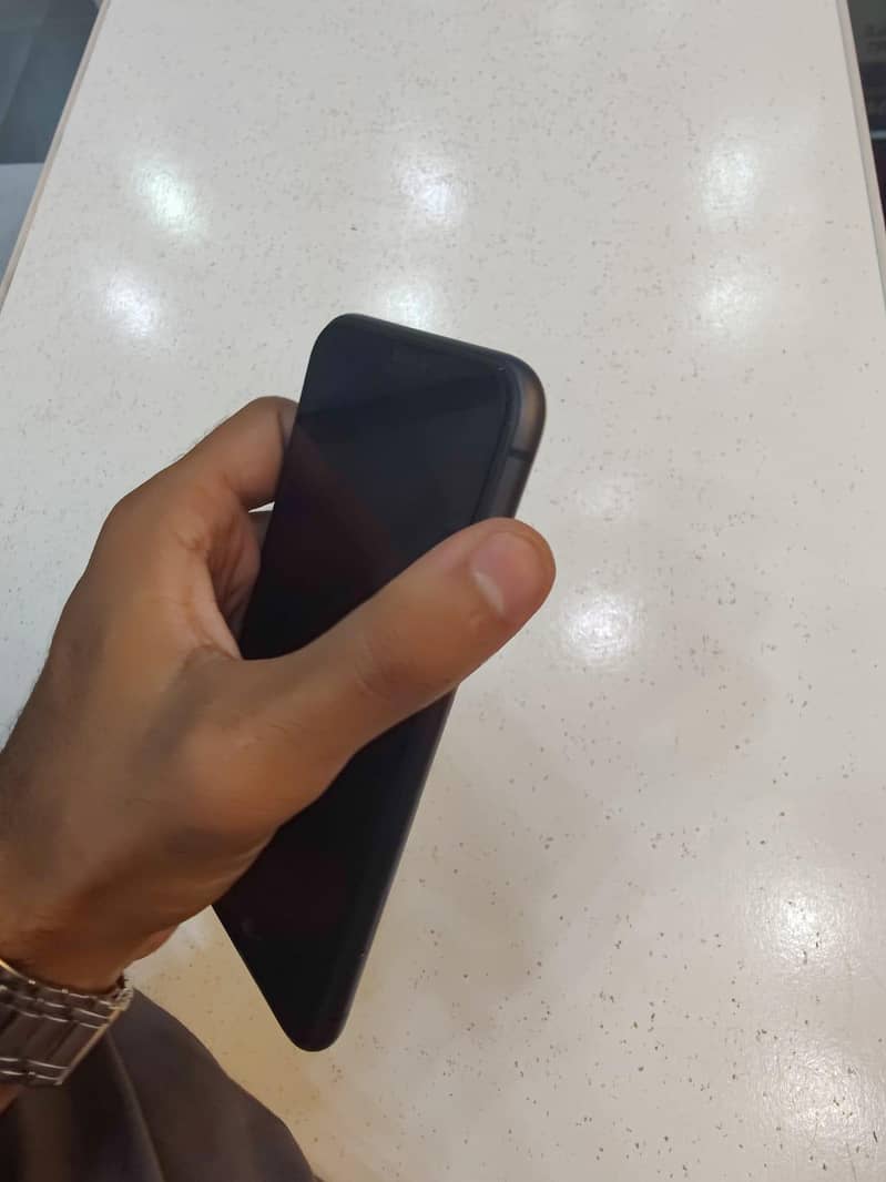Apple iPhone 11 3