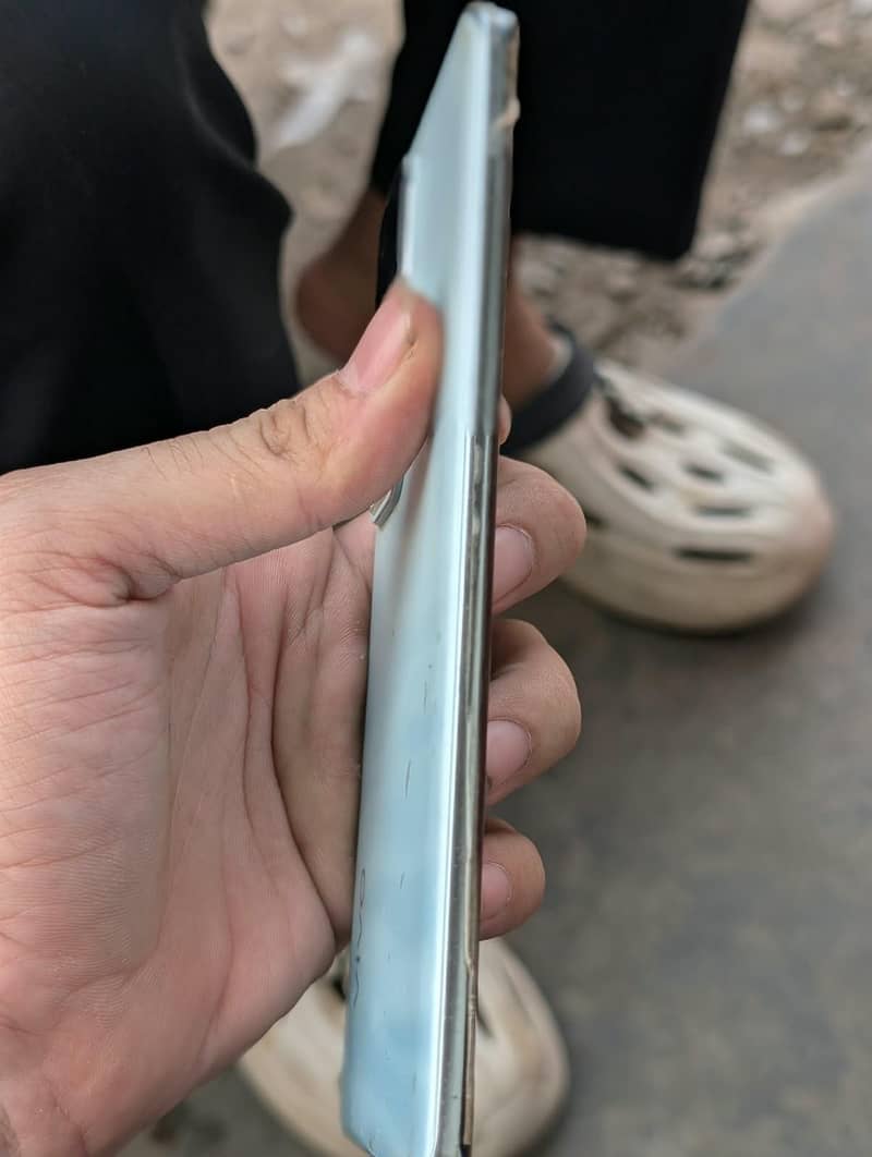 Vivo V30 1