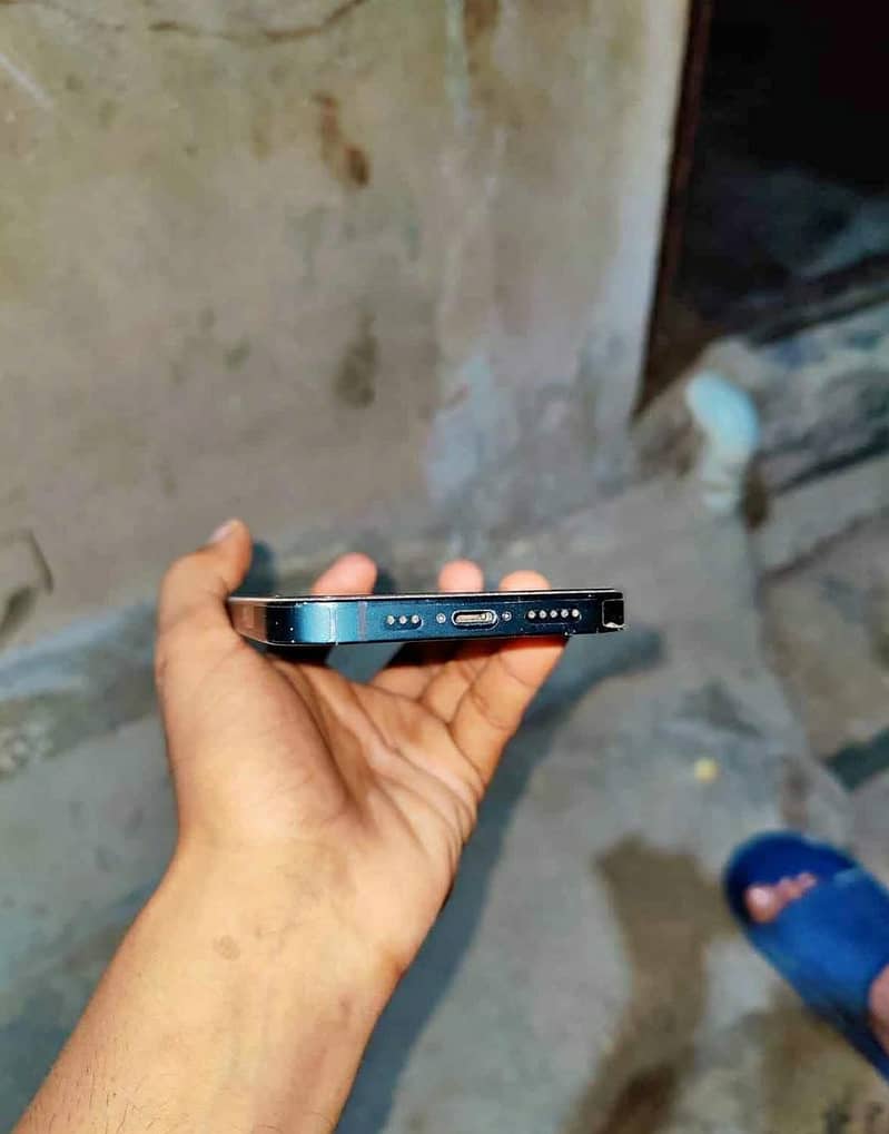 Apple iPhone 14 3