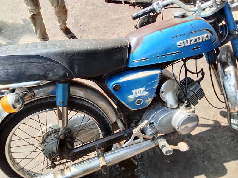 Suzuki 100 3