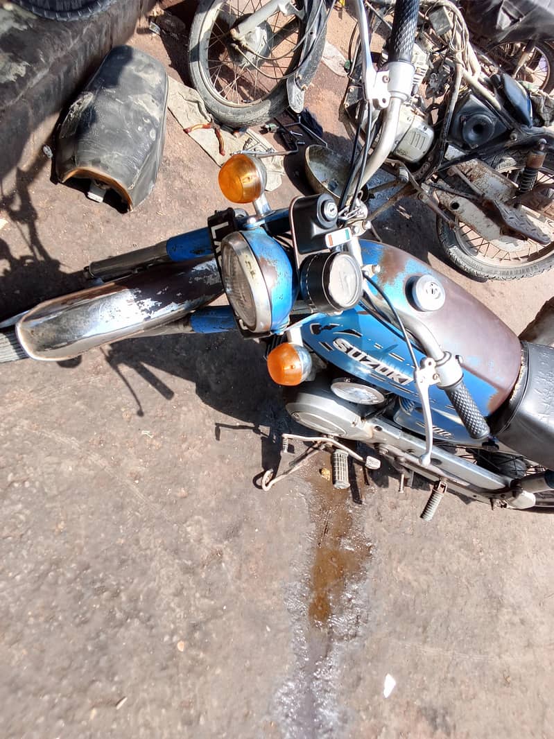 Suzuki 100 4