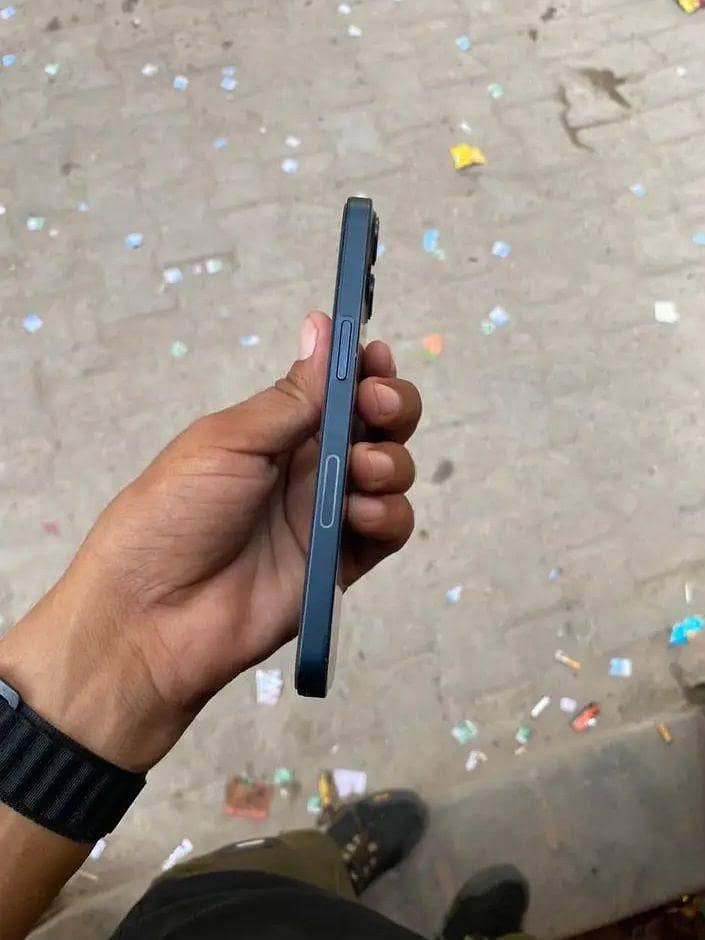 Apple iPhone 13 3