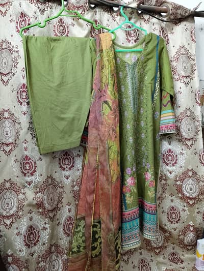 Women Shalwar kameez medium size